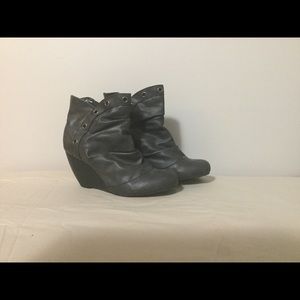 Gray wedge booties